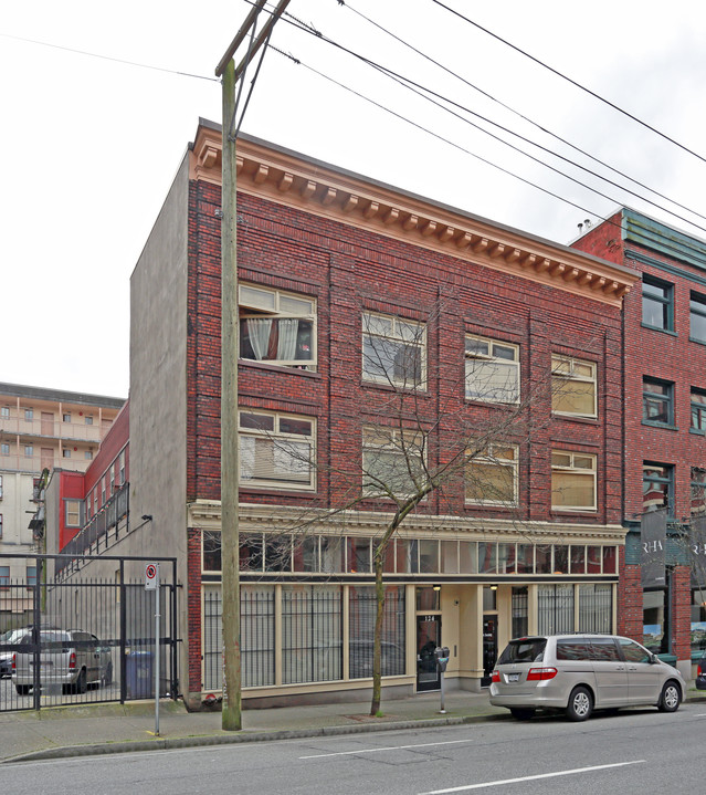 122-124 Powell St in Vancouver, BC - Building Photo