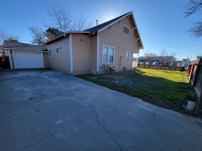 1522 Marin St in Corning, CA - Building Photo - Building Photo