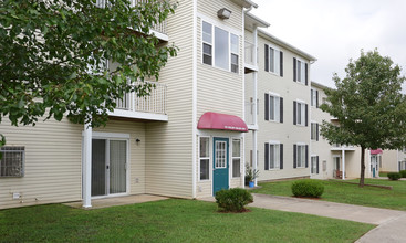 Higgins Estates Apartments in Athens, AL - Building Photo - Building Photo