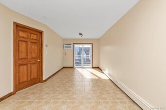 69-21 62nd Dr in Queens, NY - Building Photo - Building Photo