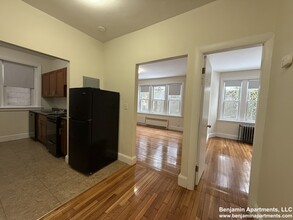 33 Lancaster Ter, Unit 107 in Brookline, MA - Building Photo - Building Photo