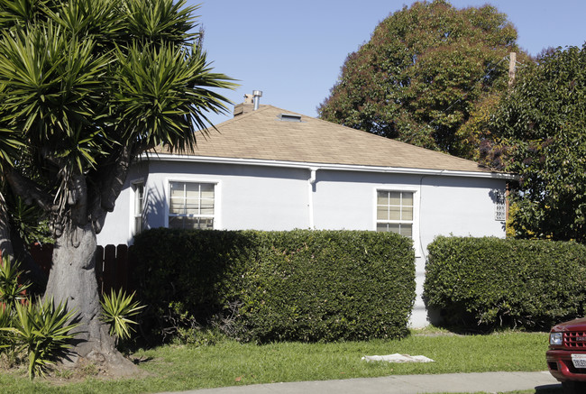 448 Smalley Ave in Hayward, CA - Foto de edificio - Building Photo