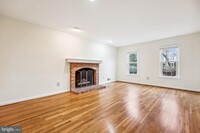 8112 Paisley Pl in Potomac, MD - Foto de edificio - Building Photo