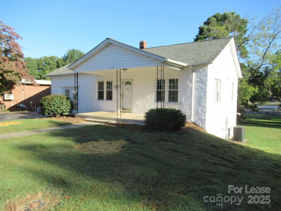 1005 E Main St in Maiden, NC - Building Photo