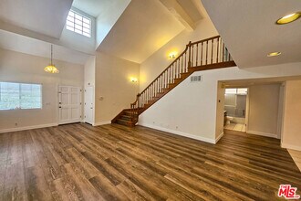 7556 Thousand Oaks Dr in Los Angeles, CA - Building Photo - Building Photo