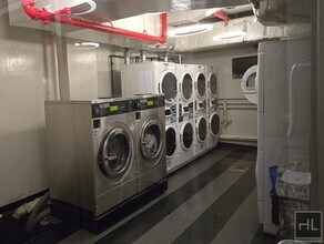 East 39th Street in New York, NY - Foto de edificio - Building Photo