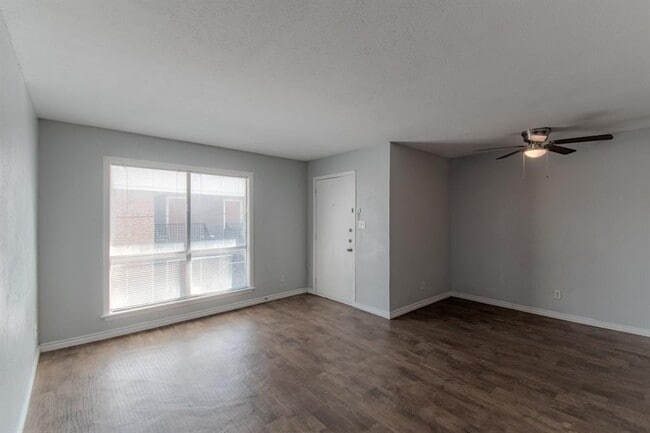 100 Uhland Rd in San Marcos, TX - Building Photo - Building Photo