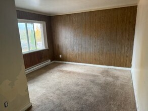 1325 9th St S in Virginia, MN - Foto de edificio - Building Photo