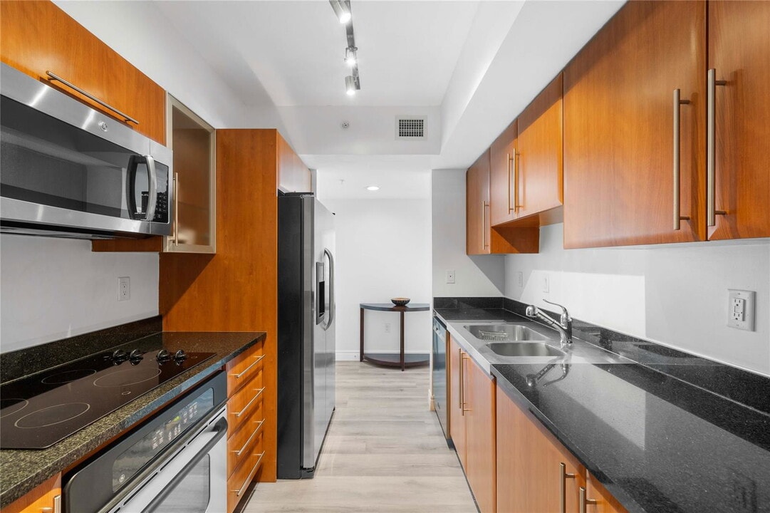 600 W Las Olas Blvd in Fort Lauderdale, FL - Building Photo