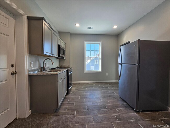 139 W Main St in Walden, NY - Building Photo - Building Photo