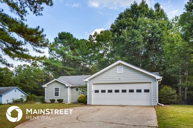 330 E Country Woods Dr in Covington, GA - Building Photo - Building Photo