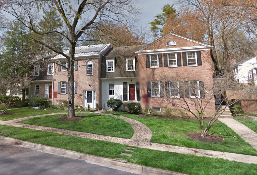 3500 Hamlet Pl in Chevy Chase, MD - Building Photo