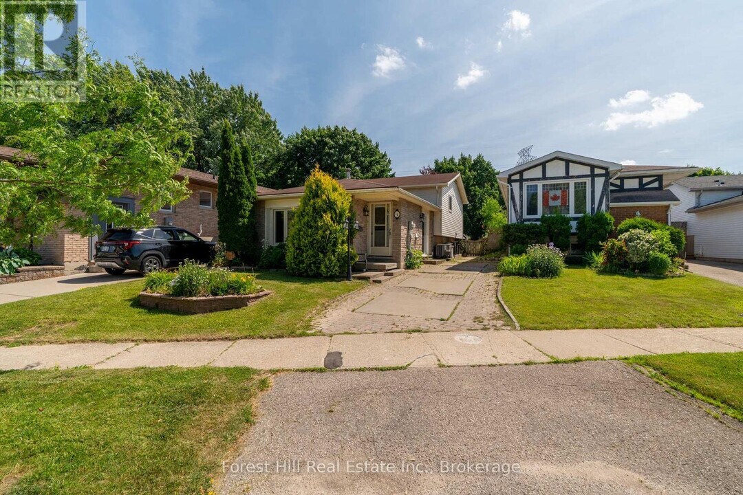 15 Homestead Pl in Kitchener, ON - Building Photo