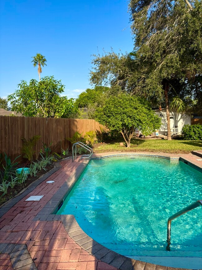 property at 17 N Tupelo Cir