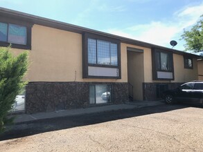 2122 Mohawk Rd in Pueblo, CO - Foto de edificio - Building Photo