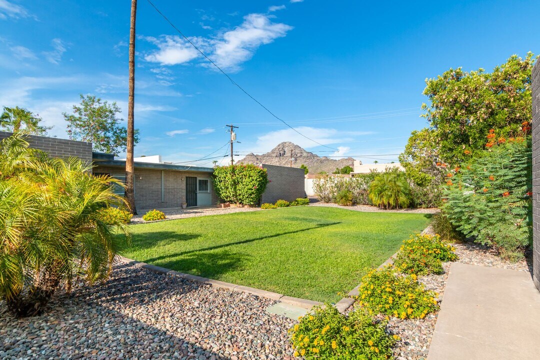 1722 E Ocotillo Rd in Phoenix, AZ - Building Photo