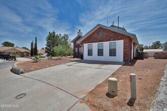 11726 Stone Castle Dr in El Paso, TX - Building Photo - Building Photo