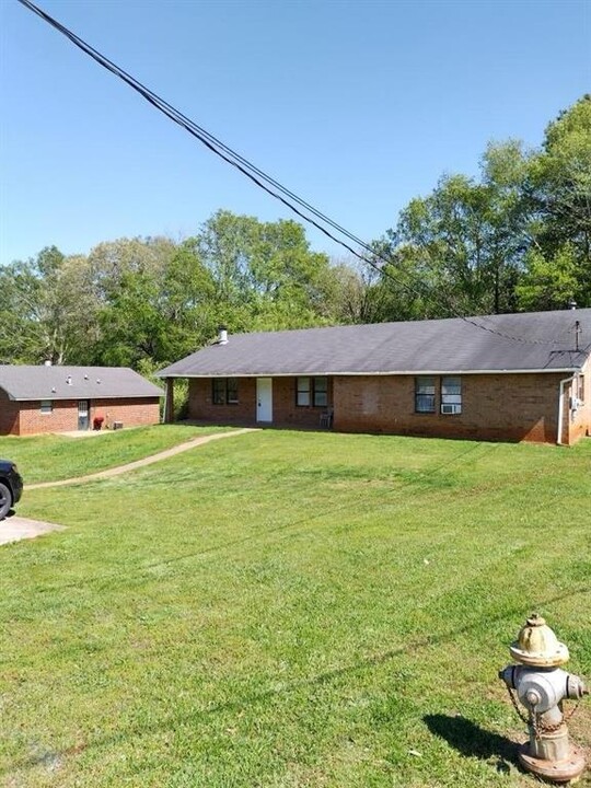 200 Tanglewood Dr in Monroe, GA - Foto de edificio