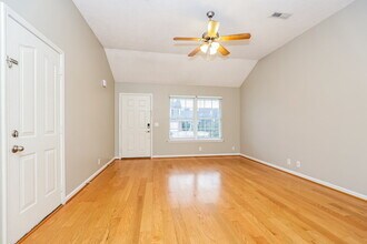 8009 Maggie Ct in Nashville, TN - Foto de edificio - Building Photo