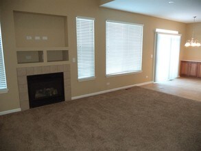 2422 Claremont Ln in Lake In The Hills, IL - Building Photo - Building Photo