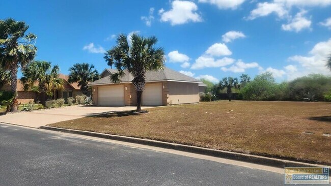 15 Cypress Point Dr in Laguna Vista, TX - Building Photo - Building Photo