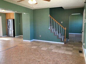 812 Edgebrook Dr in Vine Grove, KY - Building Photo - Building Photo