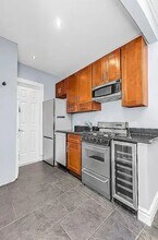 722 10th Ave in New York, NY - Building Photo - Building Photo