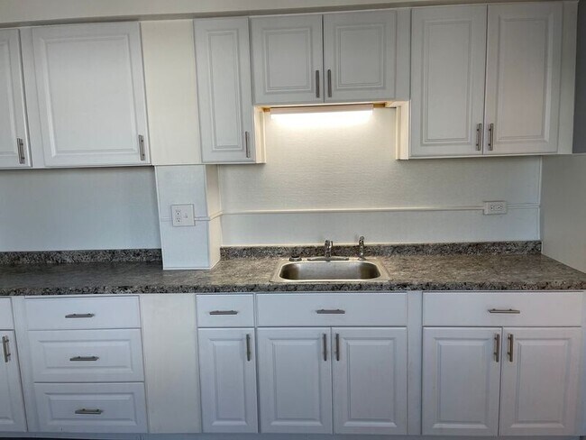 559 Silver St in Manchester, NH - Building Photo - Building Photo
