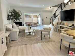 5139 Balboa Blvd in Los Angeles, CA - Foto de edificio - Building Photo