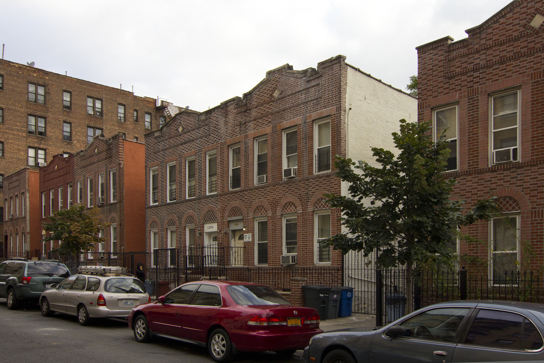 1256-1528 Stratford Ave in Bronx, NY - Building Photo