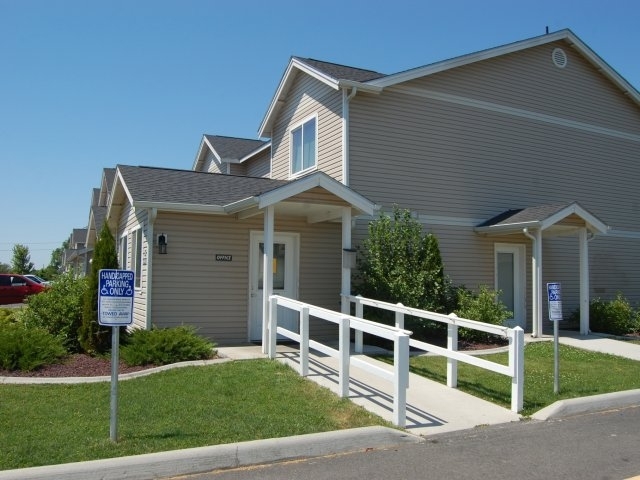 Sunridge Townhomes in Sunnyside, WA - Foto de edificio - Building Photo