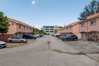 Lakeview at the Gardens in Hialeah, FL - Foto de edificio - Building Photo