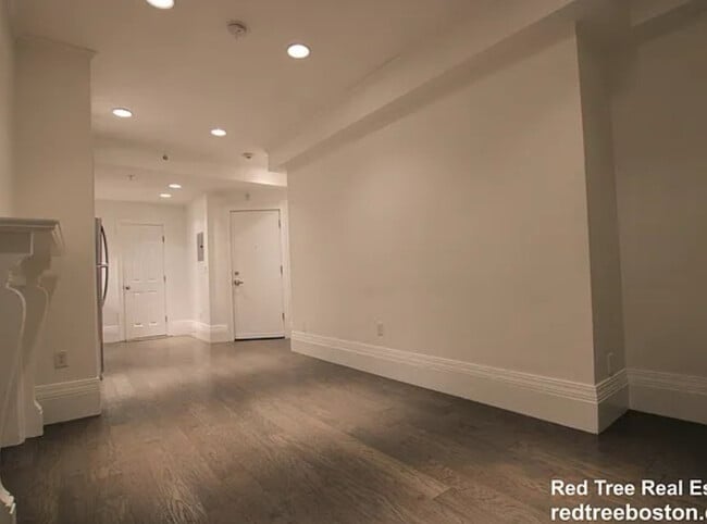252 Newbury St, Unit 6 in Boston, MA - Foto de edificio - Building Photo