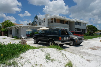 89 BEACH Rd in Sarasota, FL - Foto de edificio - Building Photo