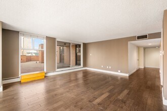 1100-1100 8 Ave SW in Calgary, AB - Building Photo - Building Photo