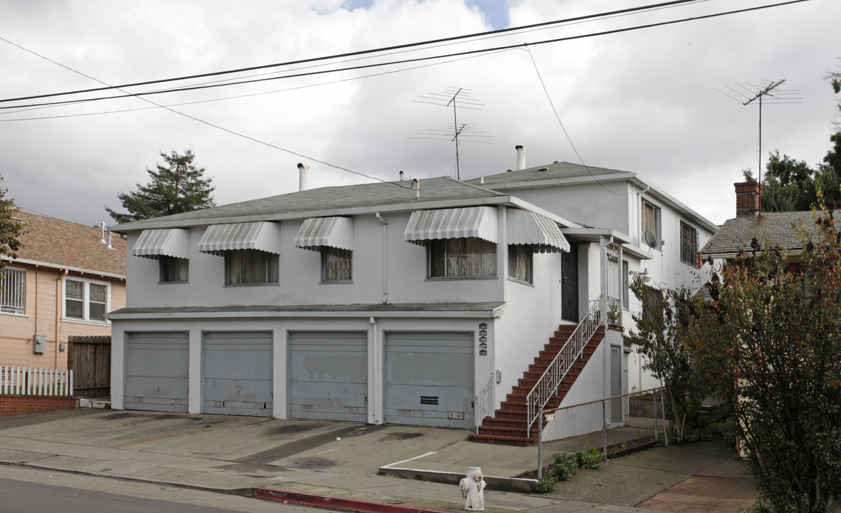 1952 35th Ave in Oakland, CA - Building Photo