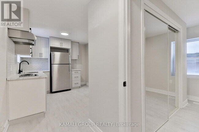 93 McMillan Dr in Oshawa, ON - Building Photo - Building Photo