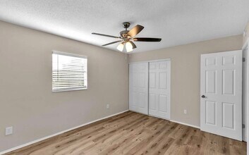 2002 E Humphrey St in Tampa, FL - Building Photo - Building Photo