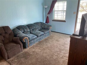 302 Calhoun Dr in Rockdale, TX - Foto de edificio - Building Photo