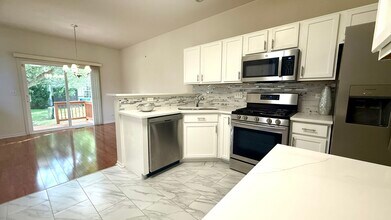 696 S Jade Ln in Round Lake, IL - Building Photo - Building Photo