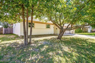 921 Willow Cir S in Burleson, TX - Building Photo - Building Photo