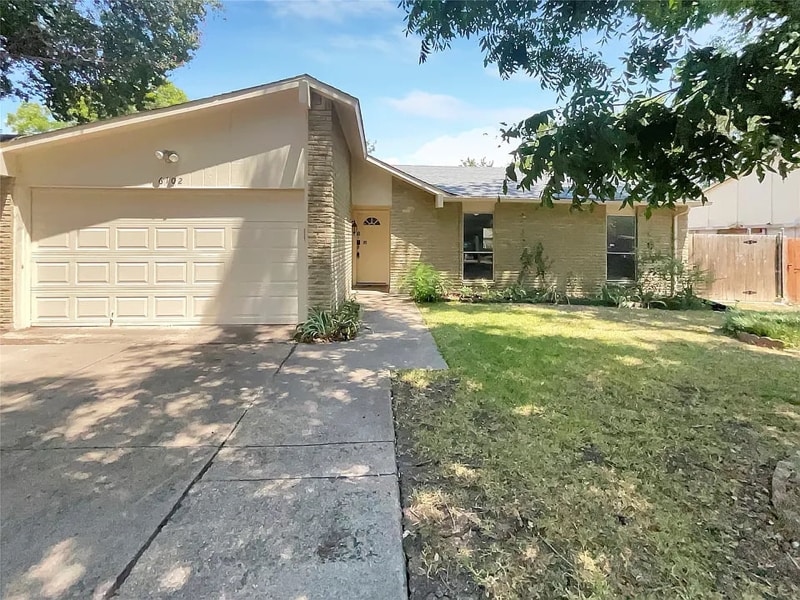 6102 Lakecrest Dr in Garland, TX - Building Photo