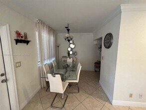 2915 Plunkett St, Unit 8D in Hollywood, FL - Foto de edificio - Building Photo