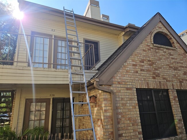 2425 Holly Hall St in Houston, TX - Building Photo - Building Photo