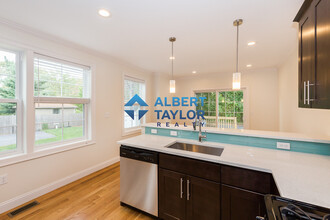 217 Arlington St, Unit 1 in Medford, MA - Foto de edificio - Building Photo