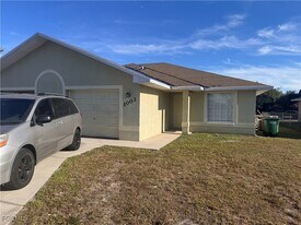 1003 Country Club Blvd in Cape Coral, FL - Building Photo
