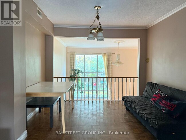 48 Chipwood Crescent in Toronto, ON - Building Photo - Building Photo