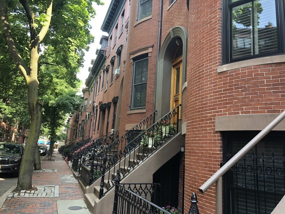 31 Dwight St in Boston, MA - Building Photo