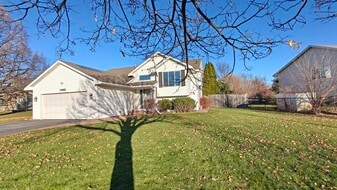 1943 Parkway Ave in Shakopee, MN - Building Photo