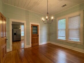 1013 W 6th St in Taylor, TX - Building Photo - Building Photo